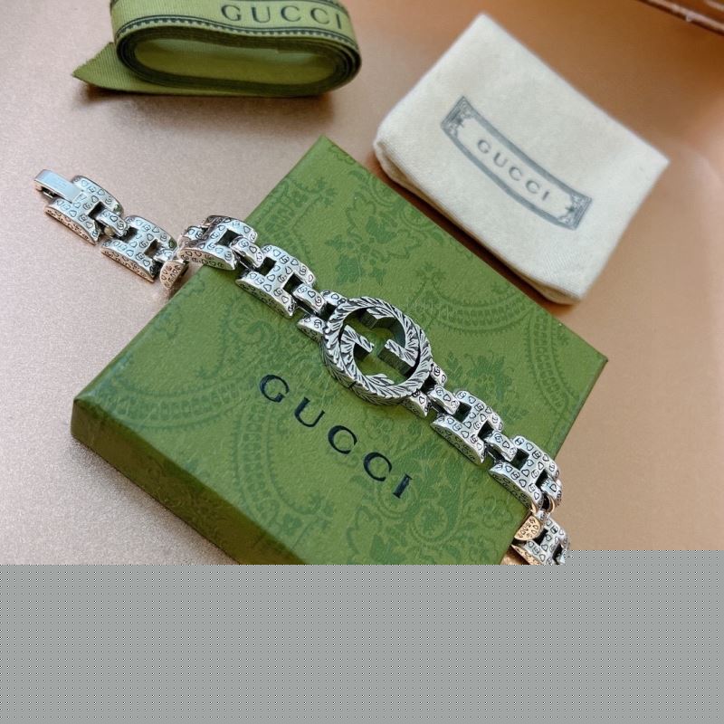 G*u*i bracelets